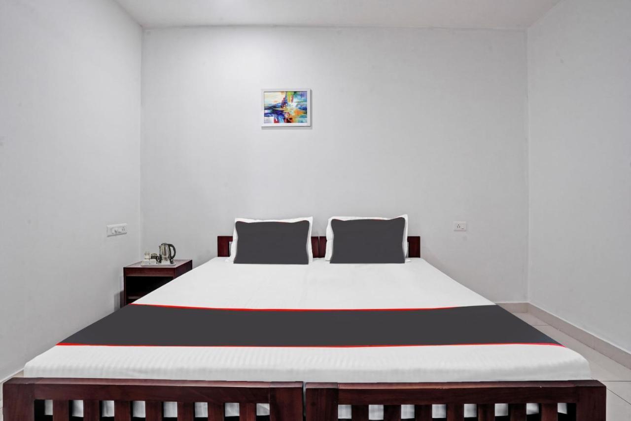 Collection O White House Pearl Hotel Kochi Exterior photo